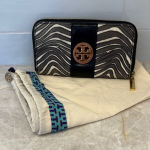Tory Burch Black and White Wallet